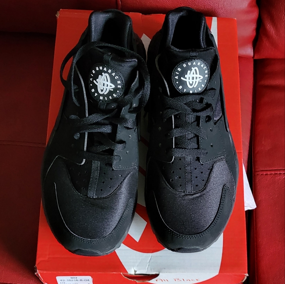 Men Nike Huarache tennis shoes